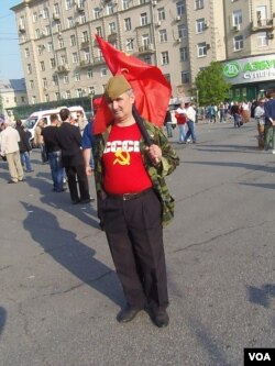 今年5月莫斯科反政府示威中的共产党员 (美国之音白桦拍摄）