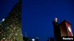 众议院院长贝纳主持圣诞树点灯仪式