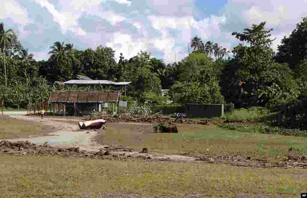 2月6日海嘯把所羅門群島拉塔機場的一部分夷為平地﹐遍地瓦礫。（世界宣明會）