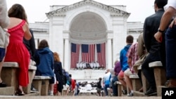 川普總統在阿靈頓國家公墓發表講話。 （2018年5月28日）