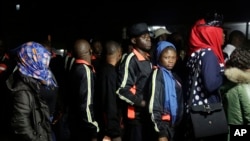 Wasu 'Yan Najeriya da aka dawo da su gida daga Libya a ranar Dec. 5, 2017.