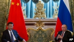 俄罗斯总统普京和中国主席习近平2013年3月在克里姆林宫，习近平掌握大权后首次出访的国家是俄罗斯。