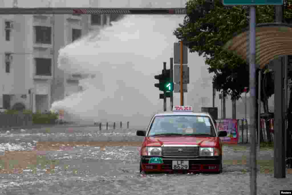 台风在香港发难，惊涛拍楼，大水漫地（2017年8月23日）