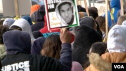 洛城声援马丁的民众（美国之音国符拍摄）