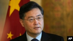 ລັດຖະມົນຕີການຕ່າງປະເທດ ຈີນ ທ່ານ ຈິນ ກາງ, ກ່າວຄຳປາໄສໃນລະຫວ່າງກອງປະຊຸມຖະແຫຼງຂ່າວໃນນະຄອນຫຼວງ ໄຄໂຣ, ປະເທດ ອີຈິບ, 15 ມັງກອນ 2023.