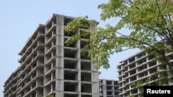 中國房地產企業佳登寶公司在廣西桂林的一處沒有完工的住宅樓建築工地。（2022年9月17日）