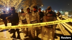 2015年12月1日防暴警察在土耳其伊斯坦布尔爆炸现场