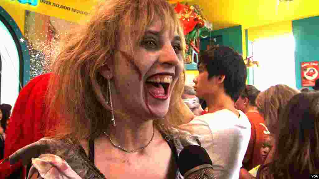 僵尸皇后阿曼达（美国之音记者包小祥拍摄）