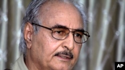 利比亞退休將軍哈弗塔在5月17日的記者會上