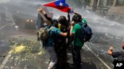 智利學生與警察發生衝突。