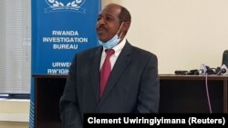 Paul Rusesabagina afikishwa abele ya waandishi habari mjini Kigali Rwanda