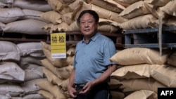 資料照：中國河北養豬農民孫大午在飼料倉庫裡 （2019年9月24日）