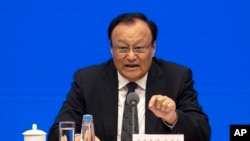 新疆維吾爾自治區主席扎克爾在北京召開的新聞發布會上講話。（2019年12月9日） 