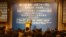 日本前首相福田康夫致辞时告诫中日双方“贤人从历史学 愚人从经验学”。（美国之音歌篮拍摄）