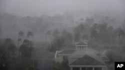 飓风艾玛的“风眼”经过佛罗里达州那不勒斯。（2017年9月10日）