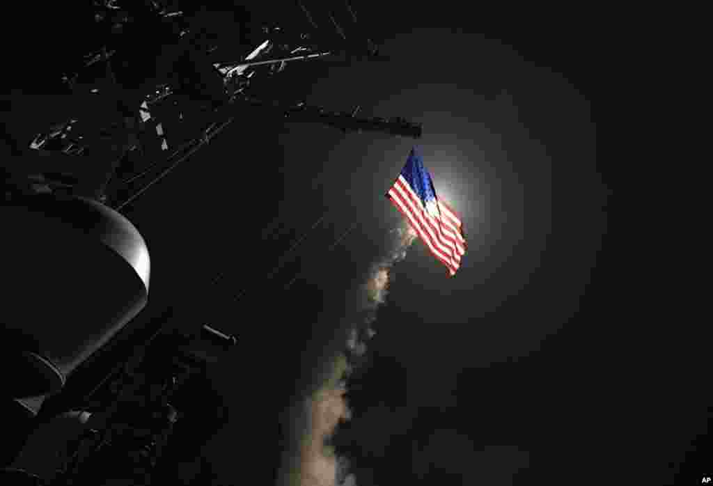 波特號導彈驅逐艦從地中海發射戰斧巡航導彈（3） （美國海軍圖片）