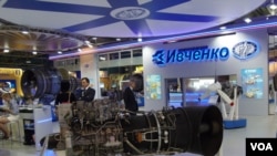 今年8月莫斯科航展上乌克兰西奇发动机厂的展台 (美国之音白桦拍摄)