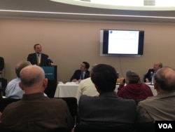 澳大利亚学者家博在全球台湾研究所谈台湾历史 (美国之音钟辰芳拍摄)