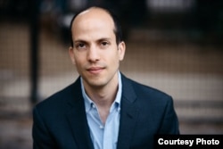 紐約大學法學院亞美研究所研究員何宜倫（Aaron Halegua）