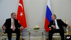 普京星期二在聖彼得堡與土耳其總統埃爾多安會晤。
