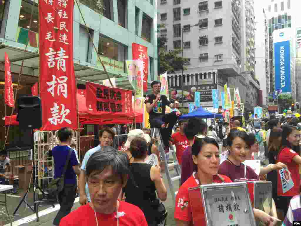 数万港人参加七一大游行誓言守护香港（美国之音海彦拍摄）