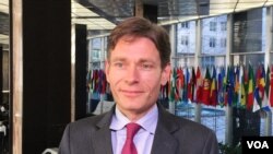 Itti aanaa ministera haajaa alaa USA,Tom Malinowski (VOA photo - N. Ching).