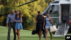 Mexico&#39;s Gabriela Agundez Garcia and Mexico&#39;s Samantha Jimenez Santos compete in the women&#39;s 10m platform synchro final dat the 2017 FINA World Championships in Budapest, Hungary.