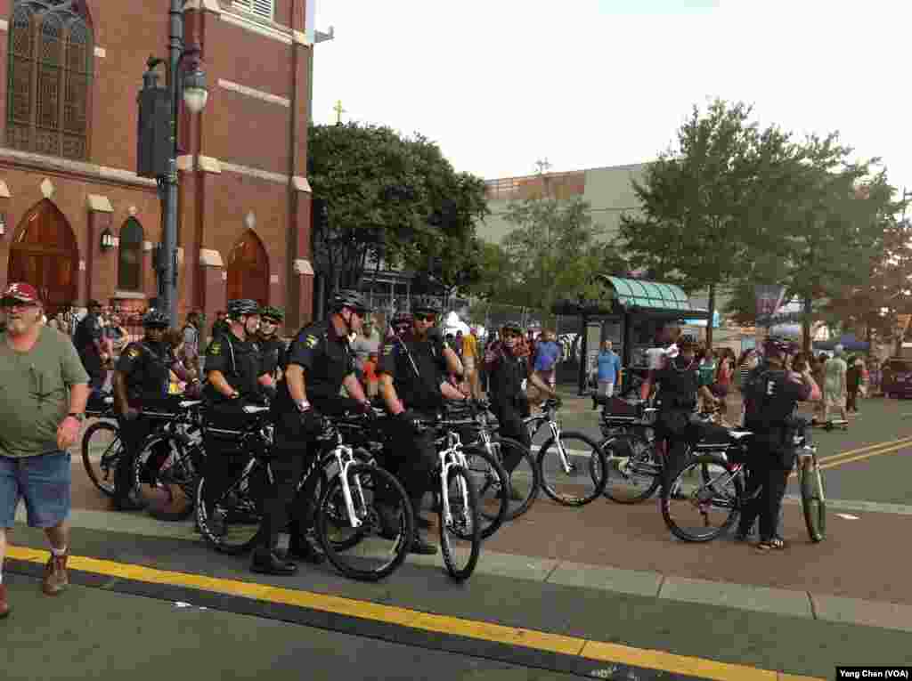 夏洛特街上的警察