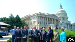 共和黨醫生議員團記者會 (圖片來源 美國之音常曉)