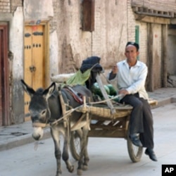 喀什街头景象(资料照片)
