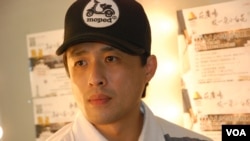 參演《在廣場放一朵小白花》的張滿源表示，該劇主要是反映89民運不同人有不同價值觀及看法