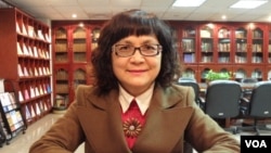 洪英花法官(美国之音申华拍摄)