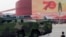 中国军车载着DF-17东风高超音速弹道导弹参加中国国庆70周年典礼。（2019年10月1日）
