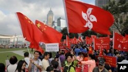 數以萬計的香港人集會，支持中國人大解釋法律，阻止兩名當選議員就職，反對港獨（2016年11月13日資料照）