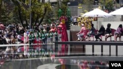 庆祝公园开放(美国之音国符拍摄)