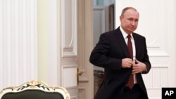 俄羅斯總統普京到場準備與參加了3月18日總統選舉的在野黨候選人們見面。 