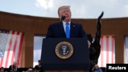 美國總統特朗普2019年6月6日在法國諾曼第舉行的諾曼第登陸75週年紀念儀式上講話。