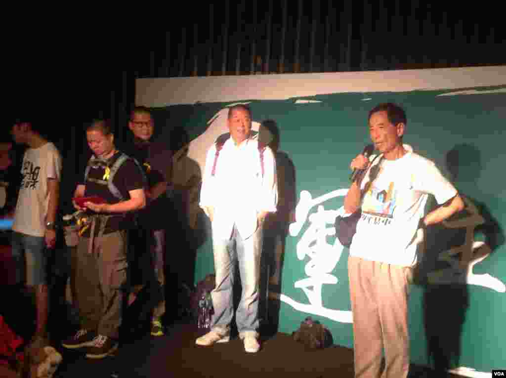 和平占领中环行动星期天凌晨正式启动（美国之音海彦拍摄）