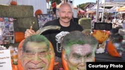 雕刻家古德劳和万圣节南瓜头像( By Patrick O'Donnell )