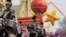 行军乐队、滑稽小丑、巨大气球和多姿多色的花车参加梅西百货商店今年、也就是第86届感恩节游行。