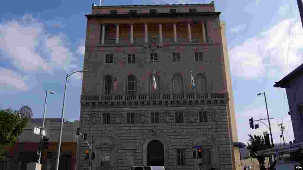 为退伍军人服务的洛县鲍伯霍普爱国大楼（美国之音国符拍摄）