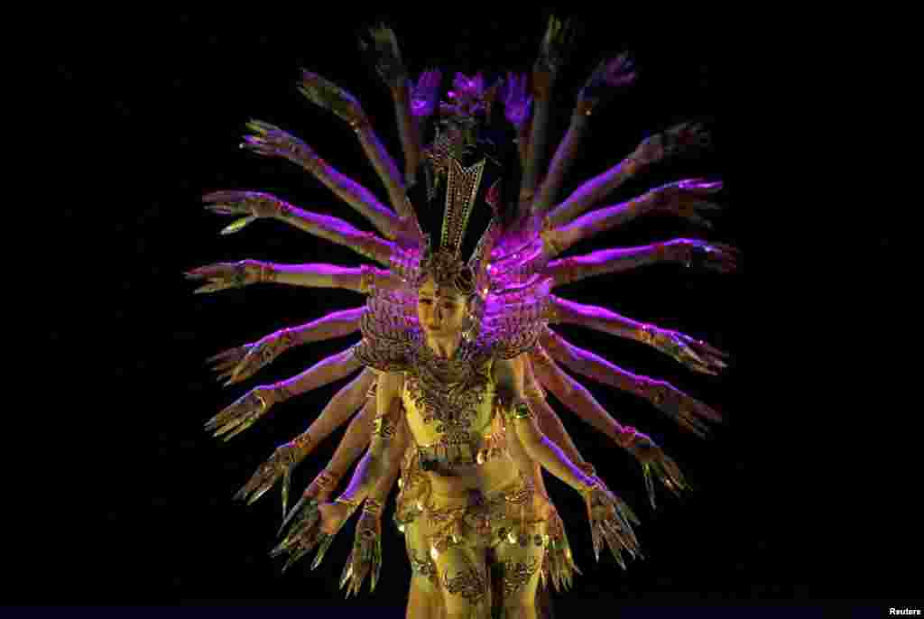 在葡萄牙里斯本的东方博物馆，中国山西歌舞团表演舞蹈（2016年2月1日）