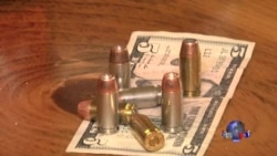 走进美国：美餐馆女侍者配枪 子弹抵小费