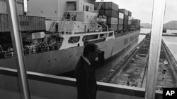 Джимми Картер на шлюзах Мирафлорес в Панаме, 17 июня 1978