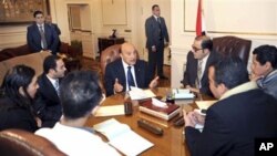 埃及副總統蘇萊曼2月6日與反對派代表會面