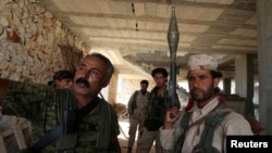 "敘利亞民主力量"的成員在阿勒頗省外圍戰鬥