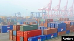 中国江苏连云港一个码头上的集装箱。中国产品大量出口美国，美国对部分商品征收反倾销税和反补贴税