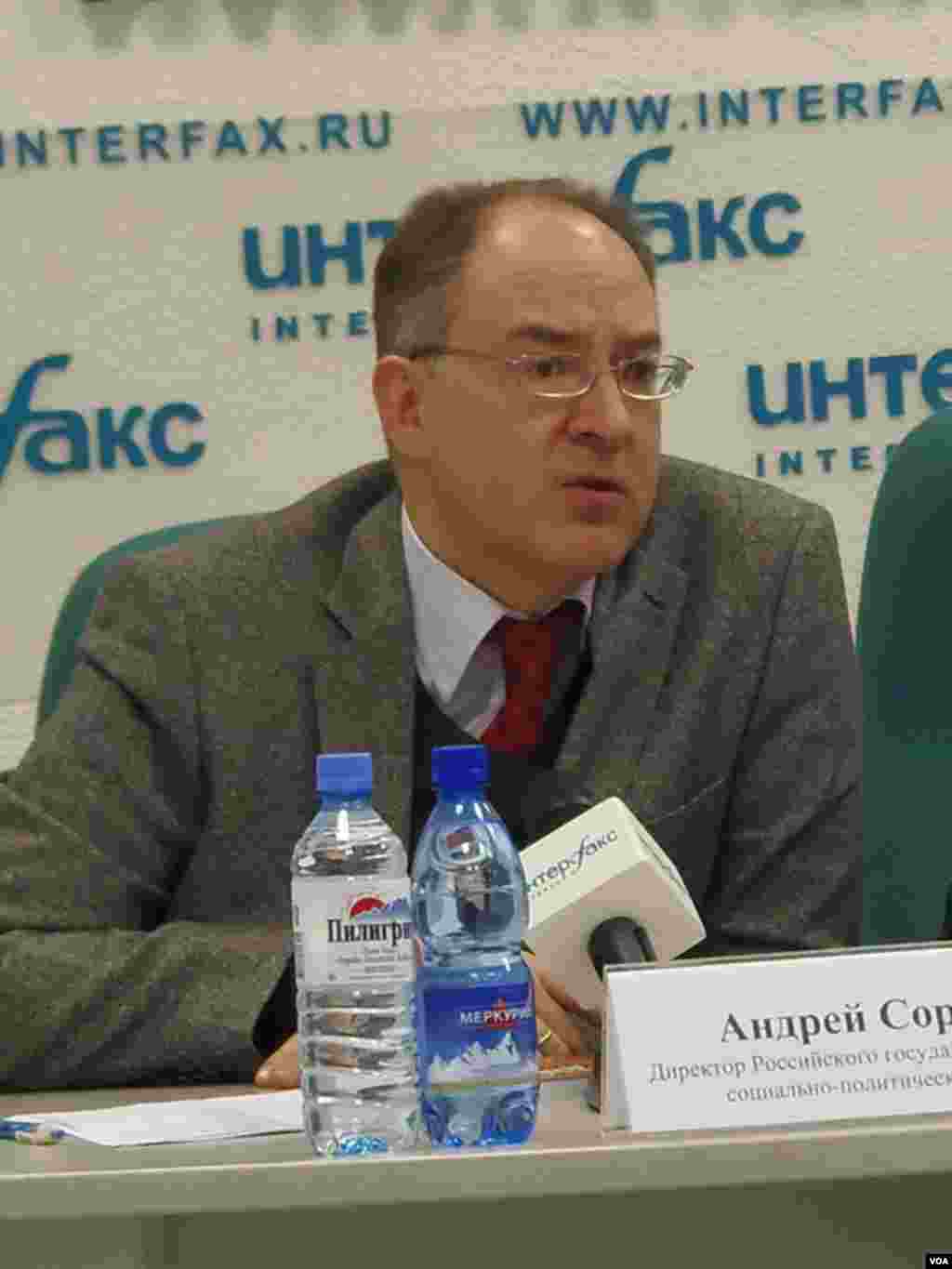 档案馆馆长索罗金。（美国之音白桦拍摄）