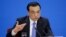 中国总理李克强在北京人大会堂举行的一次记者会上发表讲话。（2019年3月15日）