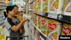 中国新颁布的《中华人民共和国食品安全法》被称为“史上最严”食品安全法